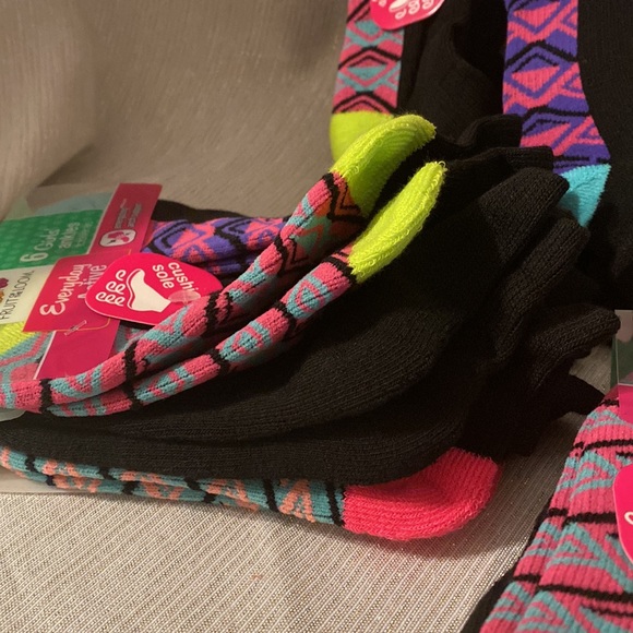 Lot of 24 pairs FRUIT OF THE LOOM Girls ankles socks M shoe size 10 1/2 - 4 - Picture 5 of 12